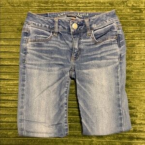 American Eagle Outfitters Women's Light Blue Cropped Jeans